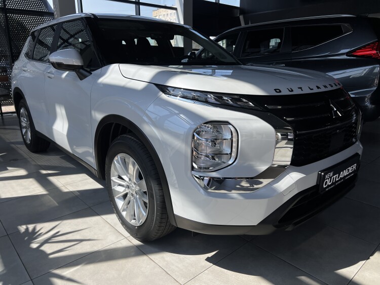 Mitsubishi Outlander BUSINESS 2.5 CVT 2WD