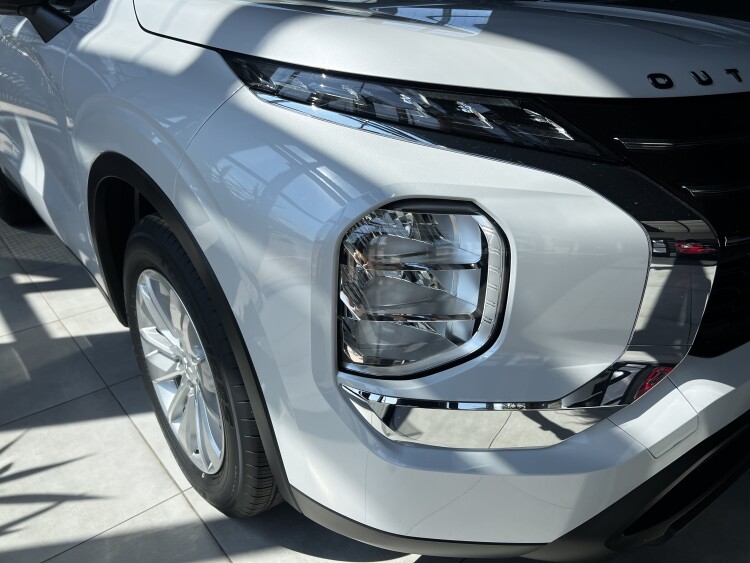 Mitsubishi Outlander BUSINESS 2.5 CVT 2WD