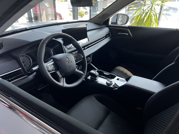 Mitsubishi Outlander BUSINESS 2.5 CVT 2WD