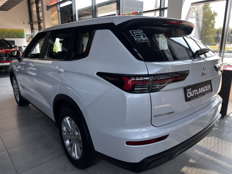 Mitsubishi Outlander BUSINESS 2.5 CVT 2WD