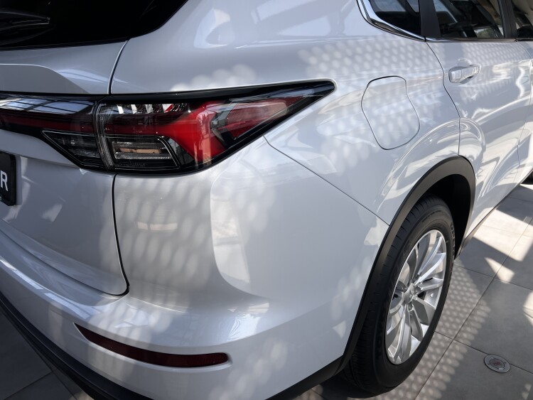 Mitsubishi Outlander BUSINESS 2.5 CVT 2WD