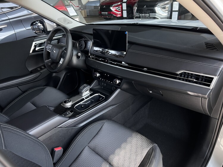 Mitsubishi Outlander BUSINESS 2.5 CVT 2WD