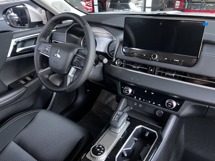 Mitsubishi Outlander BUSINESS 2.5 CVT 2WD