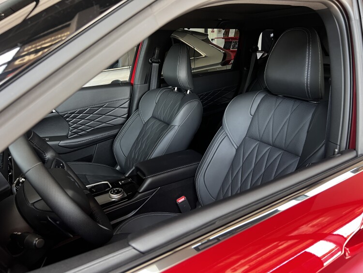 Mitsubishi Outlander ULTIMATE 2.5 CVT 4WD