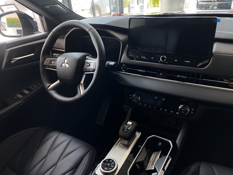 Mitsubishi Outlander ULTIMATE 2.5 CVT 4WD