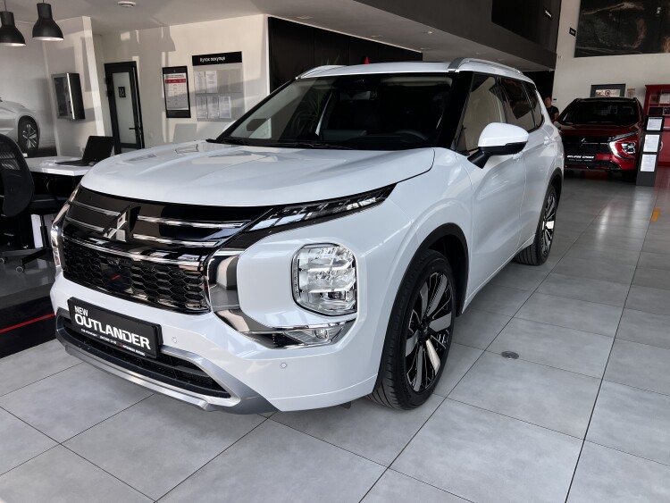 Mitsubishi Outlander ULTIMATE 2.5 CVT 4WD