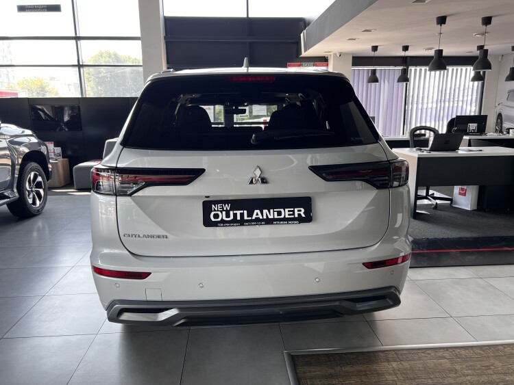 Mitsubishi Outlander ULTIMATE 2.5 CVT 4WD